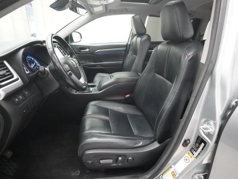 Used 2018 Toyota Highlander XLE AWD/4WD image 7
