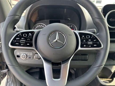 Used 2023 Mercedes-Benz Sprinter 2500 image 7