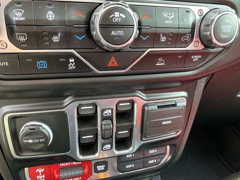 Used 2023 Jeep Wrangler Unlimited Rubicon 4xe AWD/4WD image 21