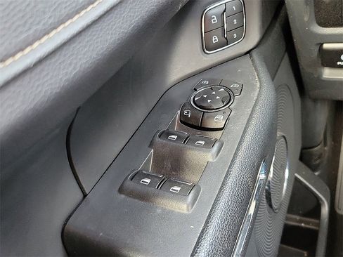 Used 2022 Ford Expedition XLT image 14