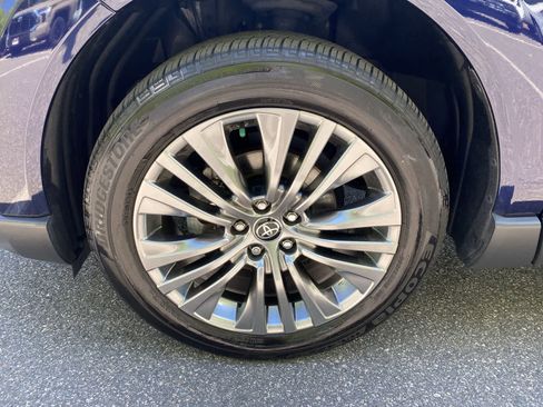 Used 2023 Toyota Venza Limited AWD/4WD image 15