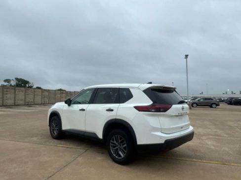 Used 2024 Nissan Rogue S AWD/4WD image 16