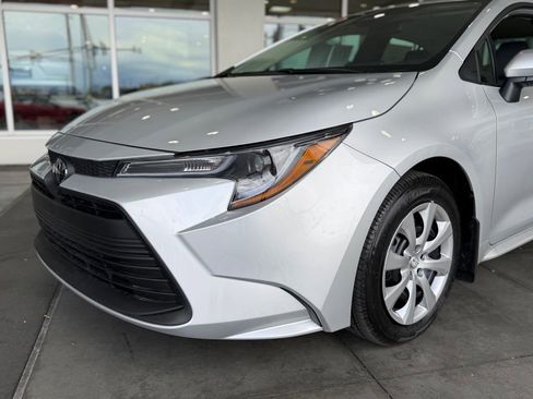 Used 2026 Toyota Corolla LE FWD image 3