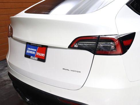 Used 2023 Tesla Model Y Long Range image 10