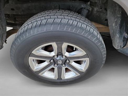 Used 2016 Toyota Tacoma Limited w/ Towing Package RWD image 12
