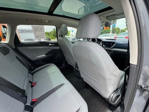 Certified 2023 Volkswagen Taos SE w/ Panoramic Sunroof Package FWD image 25