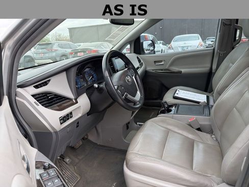 Used 2015 Toyota Sienna XLE Premium image 12
