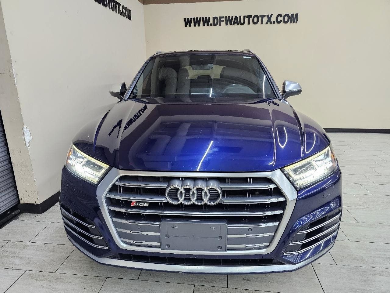 Used 2018 Audi SQ5 Premium Plus w/ S Sport Package AWD/4WD image 3