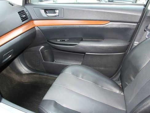 Used 2014 Subaru Outback 2.5i Limited image 26