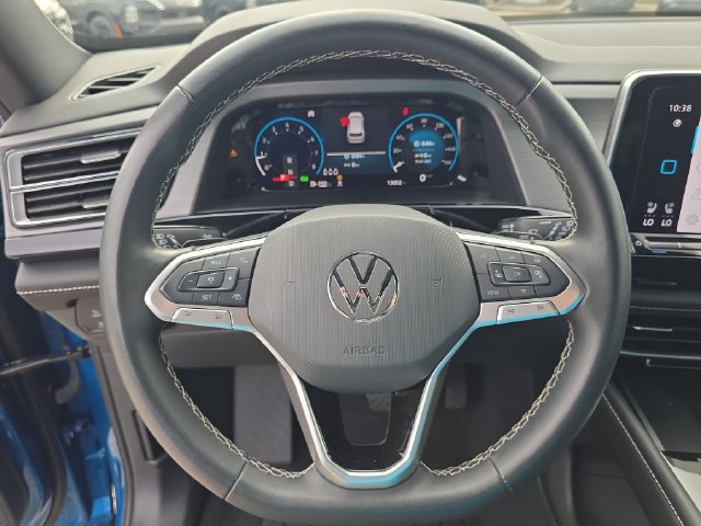 Used 2024 Volkswagen Atlas Cross Sport SE FWD image 31