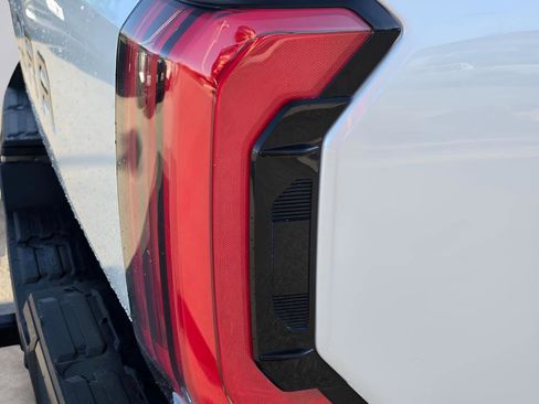 Used 2024 Toyota Tundra Limited AWD/4WD image 31