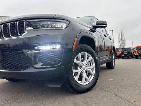 Certified 2022 Jeep Grand Cherokee Limited image 2