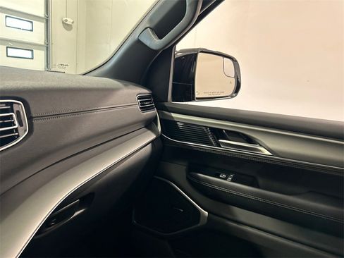 Used 2024 Jeep Wagoneer Series II image 26