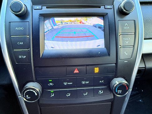 Used 2017 Toyota Camry SE image 18