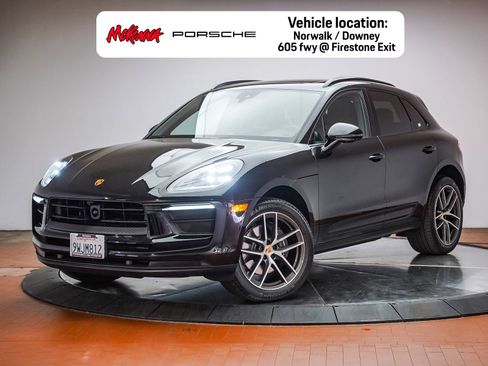 Certified 2026 Porsche Macan AWD/4WD image 1
