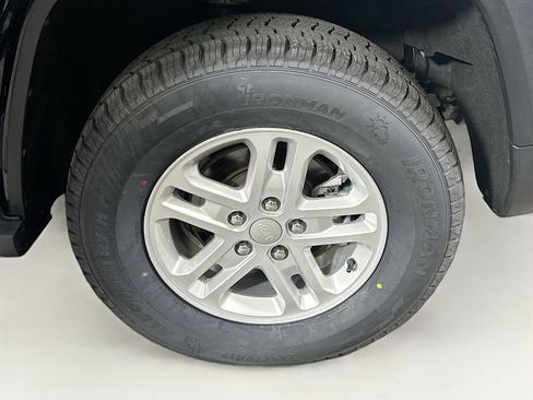 Used 2023 Jeep Grand Cherokee Laredo AWD/4WD image 11