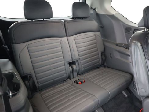 Used 2024 Kia EV9 Land image 24