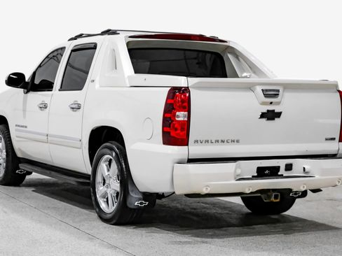 Used 2012 Chevrolet Avalanche LTZ image 8