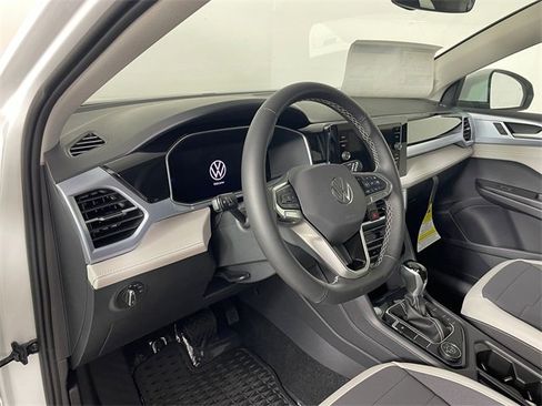 New 2025 Volkswagen Taos SE image 2