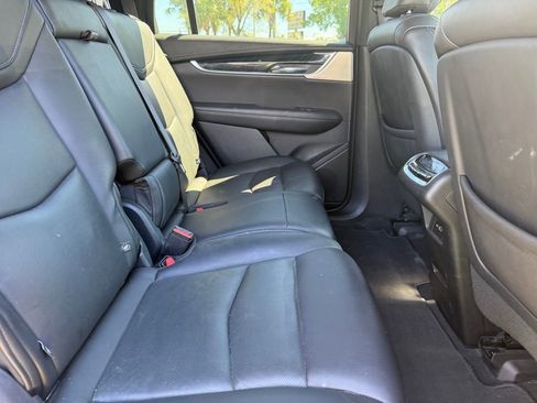 Used 2021 Cadillac XT6 Premium Luxury image 10