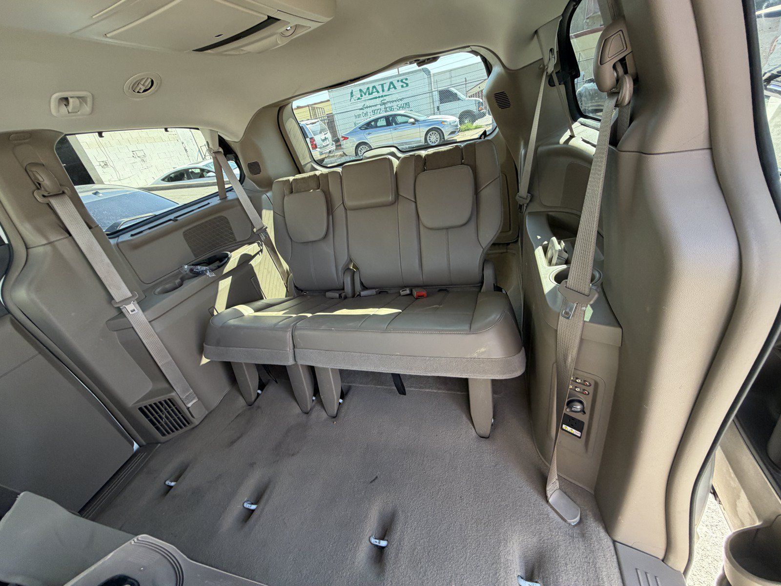 Used 2013 Chrysler Town & Country Limited FWD image 16