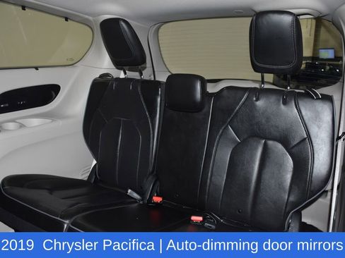 Used 2019 Chrysler Pacifica Limited image 30