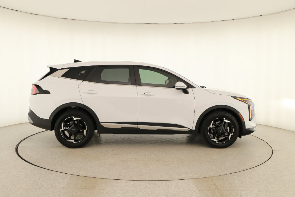 Used 2026 Kia Sportage EX FWD image 8