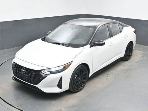 Used 2025 Nissan Sentra SR w/ SR Premium Package image 15