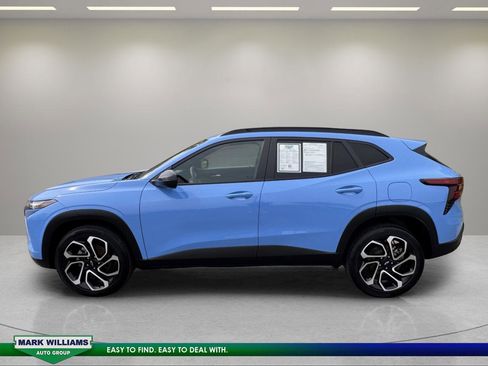 Used 2024 Chevrolet Trax RS w/ Sunroof Package FWD image 6
