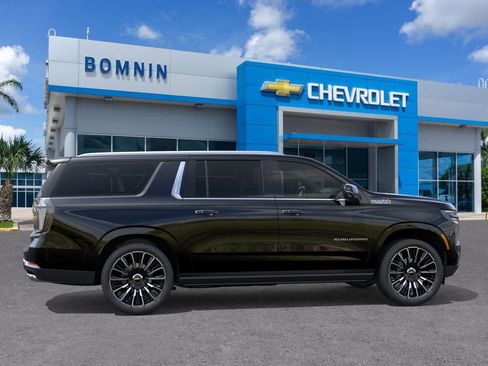 New 2026 Chevrolet Suburban High Country AWD/4WD image 6