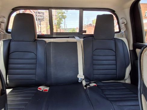 Used 2018 Nissan Titan SV w/ SV Convenience Package AWD/4WD image 12