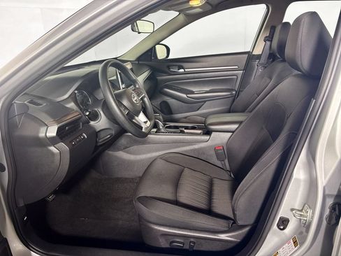 Used 2024 Nissan Altima 2.5 SV FWD image 11