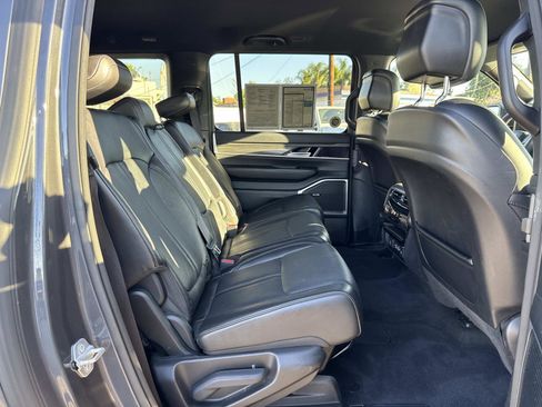 Used 2023 Jeep Wagoneer L Series III w/ Preferred Equipment Group image 27