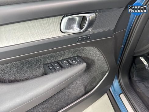 Used 2025 Volvo XC40 B5 Plus image 10