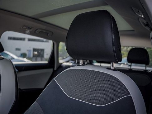 New 2026 Volkswagen Taos SE image 11