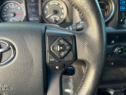 Used 2016 Toyota Tacoma TRD Sport image 13