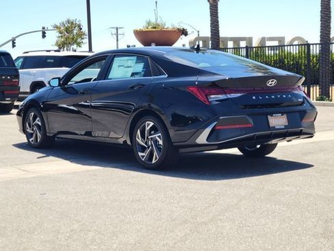 New 2026 Hyundai Elantra Limited FWD image 3