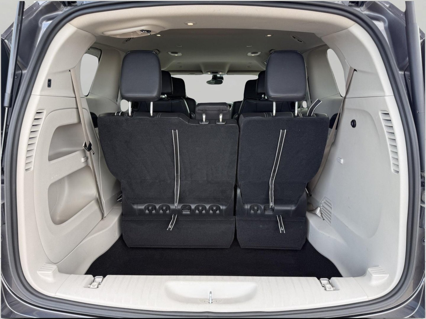 Used 2022 Chrysler Pacifica Touring-L AWD/4WD image 16