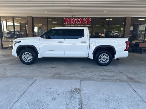 Used 2022 Toyota Tundra SR5 w/ SR5 Premium Package RWD image 7