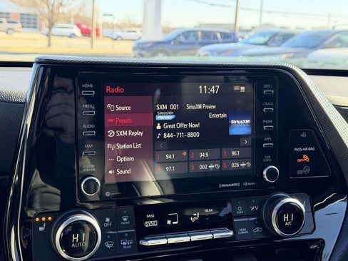 Certified 2022 Toyota Highlander XSE image 3