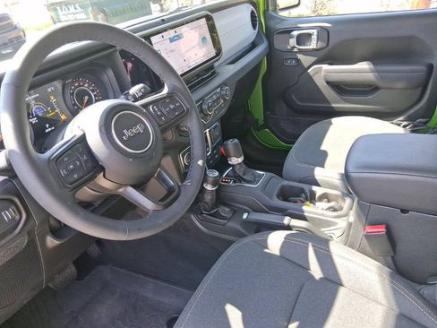 Certified 2025 Jeep Wrangler Sport AWD/4WD image 33