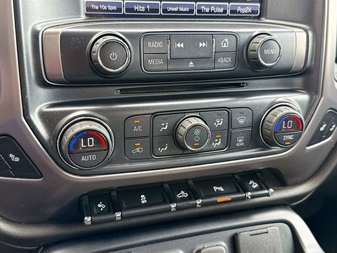 Used 2018 GMC Sierra 1500 SLT w/ All-Terrain Package AWD/4WD image 17
