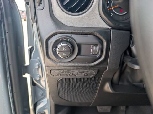 Used 2025 Jeep Gladiator Sport AWD/4WD image 11