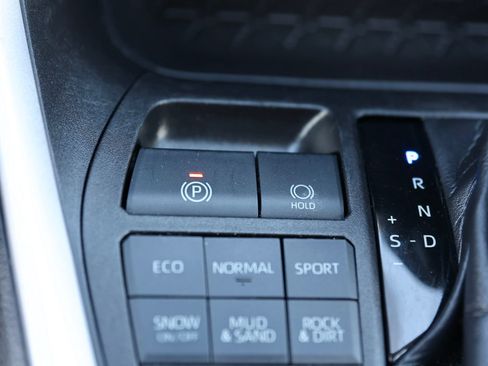 Used 2021 Toyota RAV4 LE AWD/4WD image 32