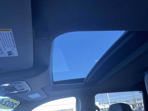 Used 2024 Chevrolet Silverado 2500 LTZ w/ LTZ Premium Package image 18