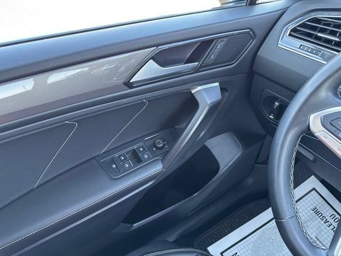 Certified 2022 Volkswagen Tiguan SE FWD image 18