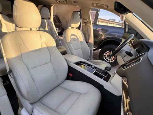 Used 2017 Volvo XC90 T6 Momentum w/ Vision Package image 18