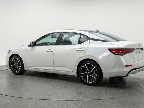 Used 2025 Nissan Sentra SV image 6