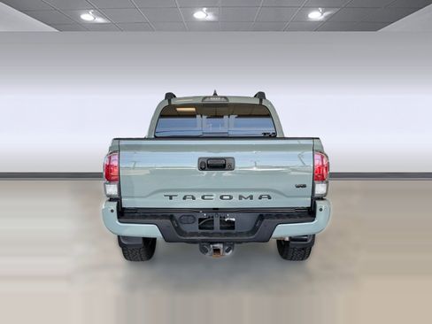 Used 2022 Toyota Tacoma TRD Off-Road w/ TRD Premium Off Road Package AWD/4WD image 10