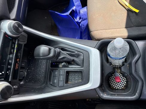 Used 2021 Toyota RAV4 LE FWD image 25
